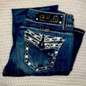 Size 7, L.A. Idol Woman’s jeans, width: 30 and length: 34 low rise, straight leg